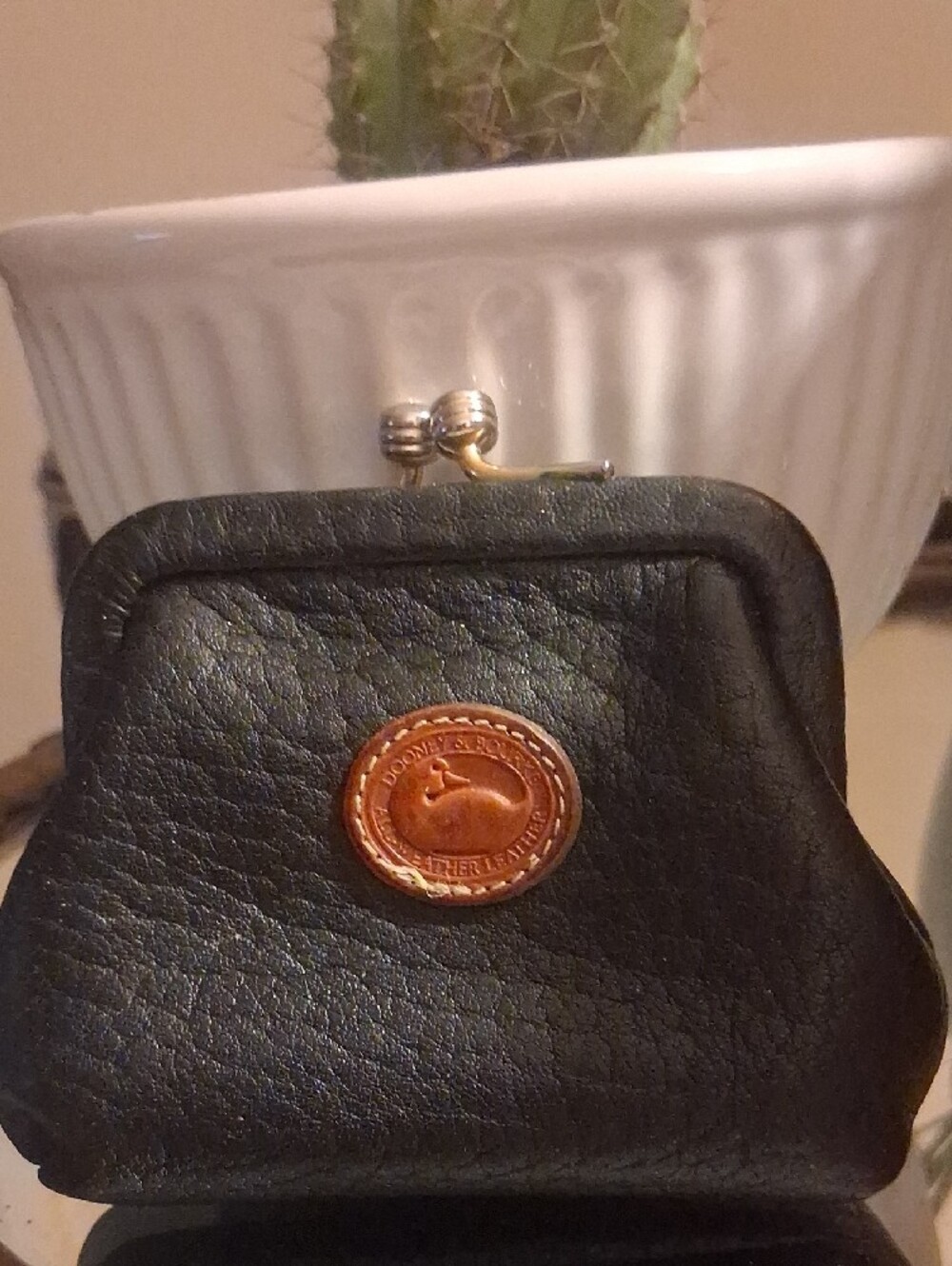 Vintage Dooney & Bourke Black Leather Kiss-Lock Coin Purse with Brown Logo Patch - Picture 9 of 10